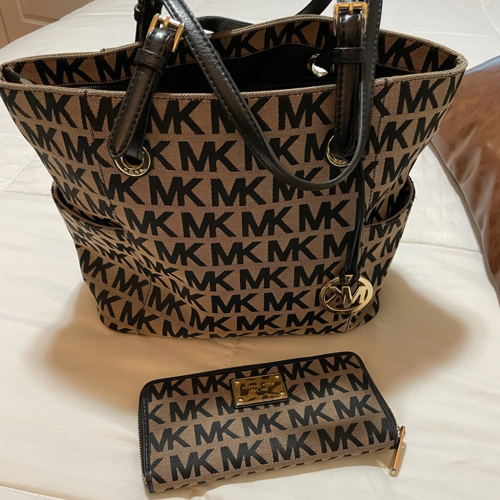 MK purse and wallet